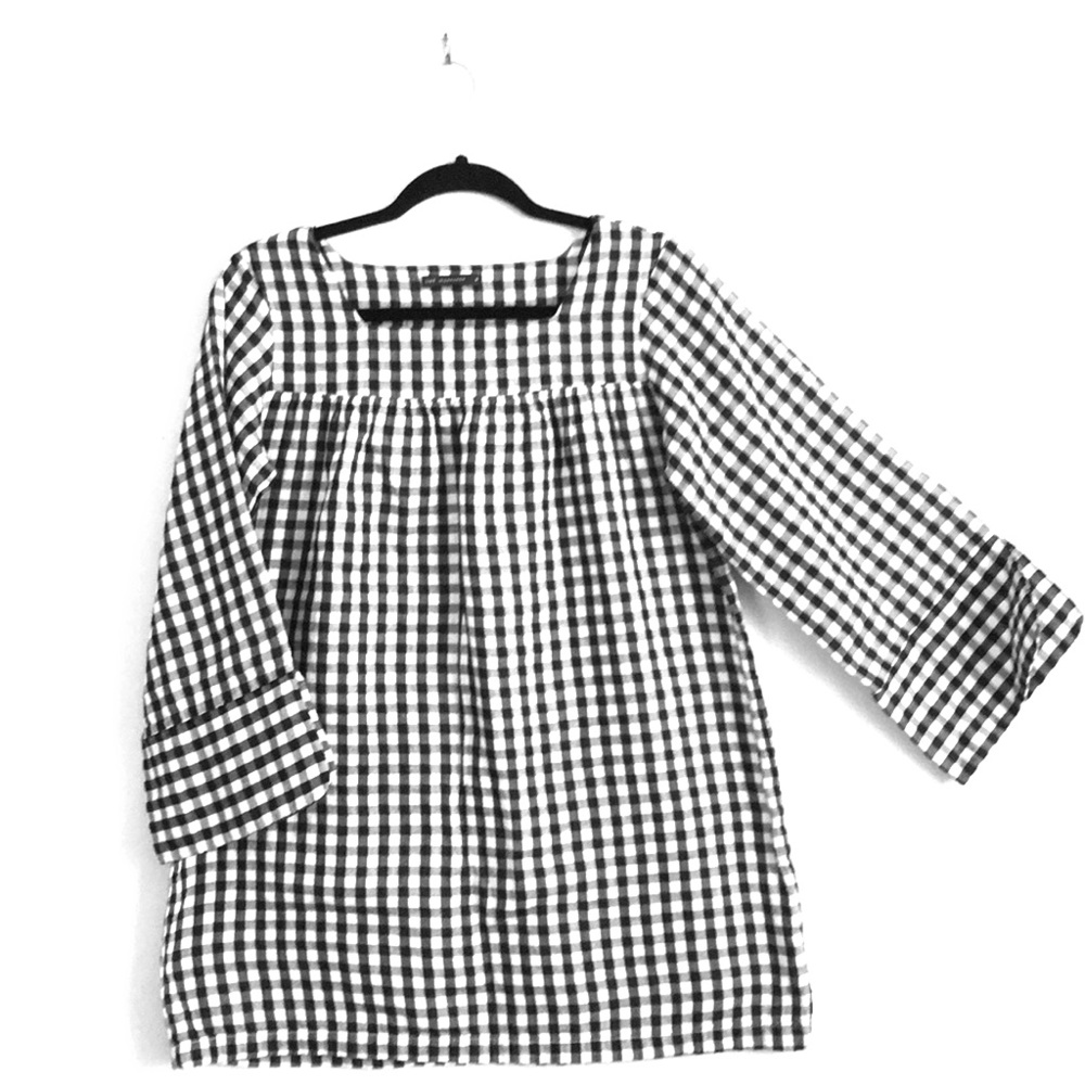 Pretty black and white Tunic M